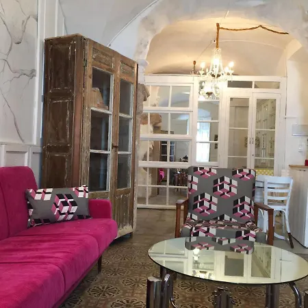 Tukasa Vintage Apartment Caces